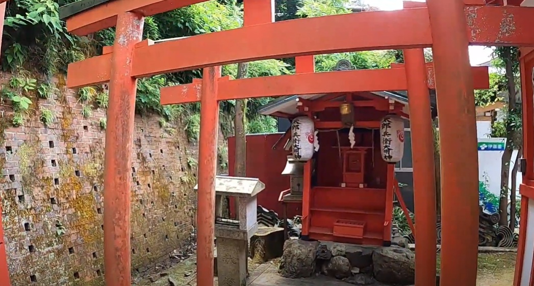 こちらも、土地の守り神　太郎兵衛神社です
